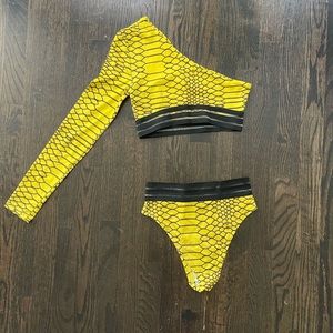 Yellow snakeskin festival set